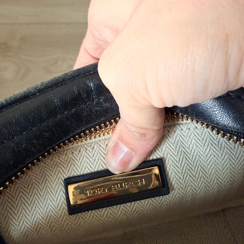 Tory Burch Chevron Kira Small Camera Bag Black Crossbody - Picture 8 of 8